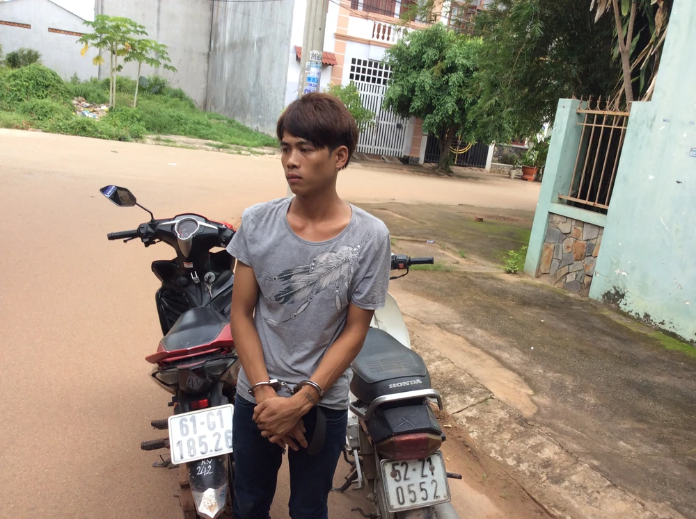 Thua cá độ bóng đá, rủ nhau đi trộm xe máy ảnh 1